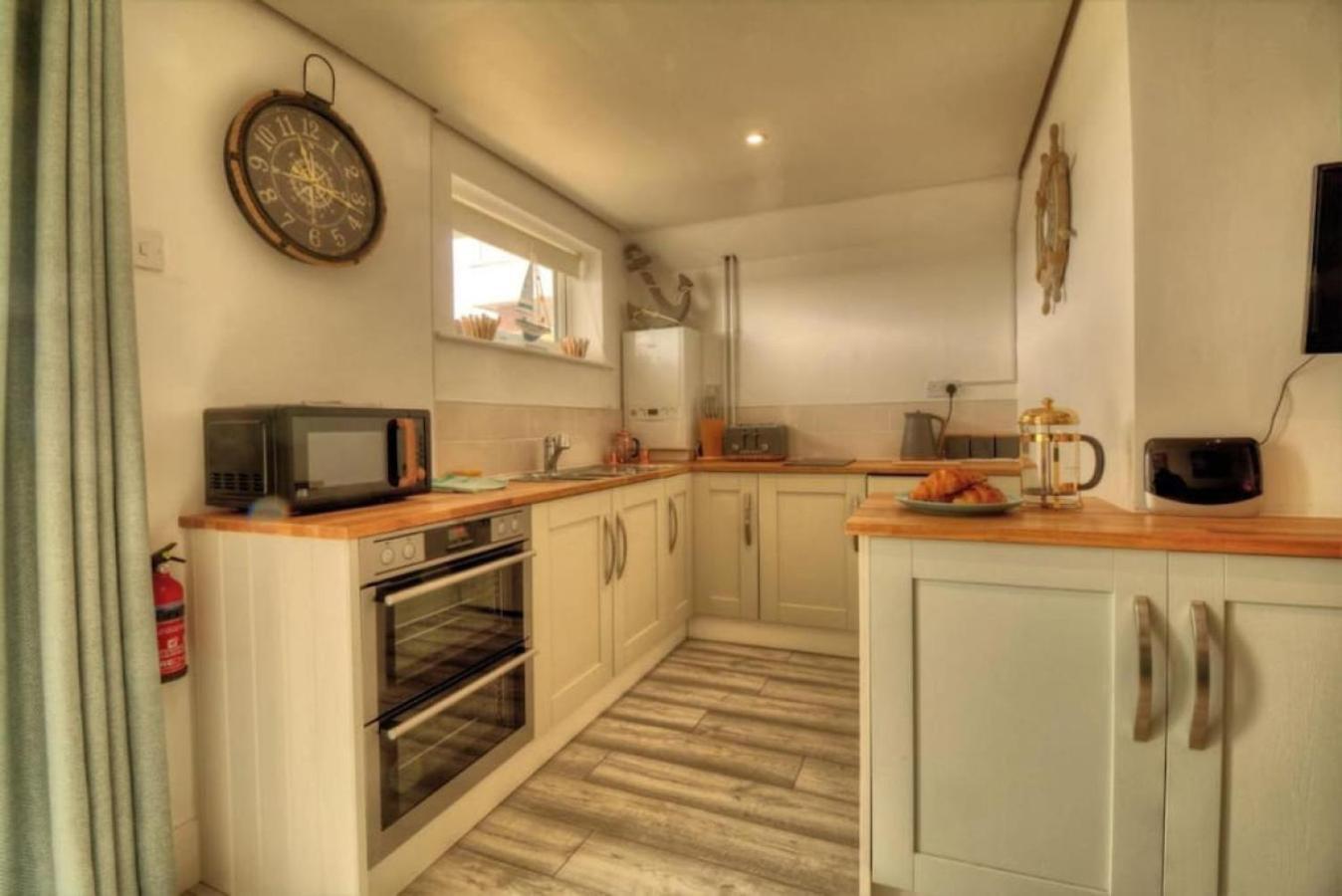 Air Maison - Solent View Beachfront Apartment South Hayling Εξωτερικό φωτογραφία